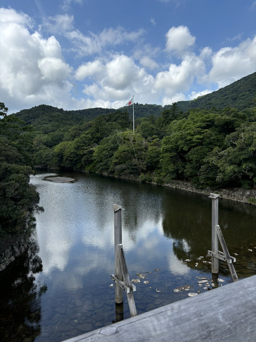 skagaming888's tweet photo. 内宮、参拝して来ました⛩️🙏
やはり外宮と違って平日でも混んでますね💦
#伊勢神宮内宮 https://t.co/qA8E5py0LI
