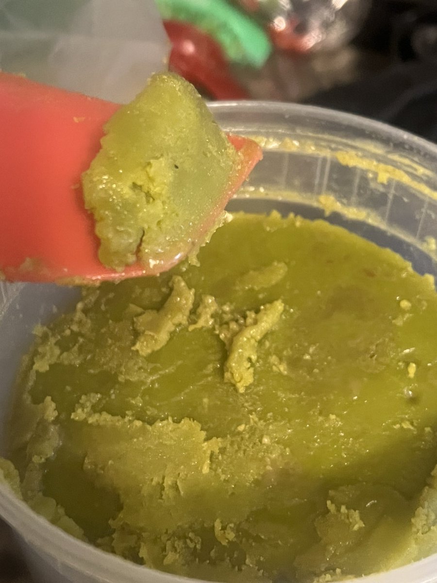 PickledPugs's tweet image. That color though 😍💨 #cannabutter #budda #cookingwithcannabis #mmj #StonerFam #cannabisculture