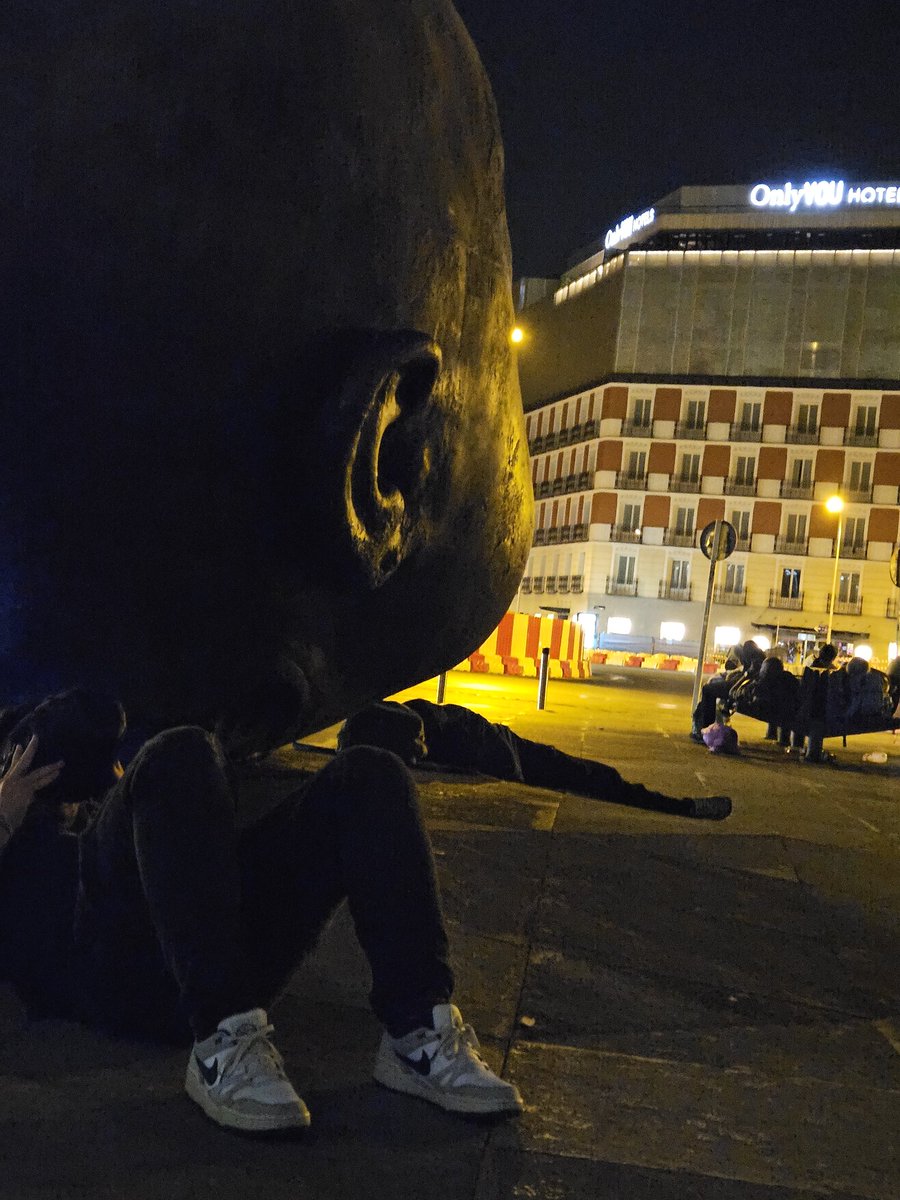 miguelonya's tweet photo. @GobiernoEs @MADRID es vergonzoso que la estación P Atocha este cerrada hasta las 5:00  am. habiendo personas durmiendo en la calle, sin servicios públicos abiertos, de esto no se preocupa nadie, estamos hablando de la capital de España. La escalera eléctrica funciona 24 h ahorro https://t.co/YenIEpOBgD