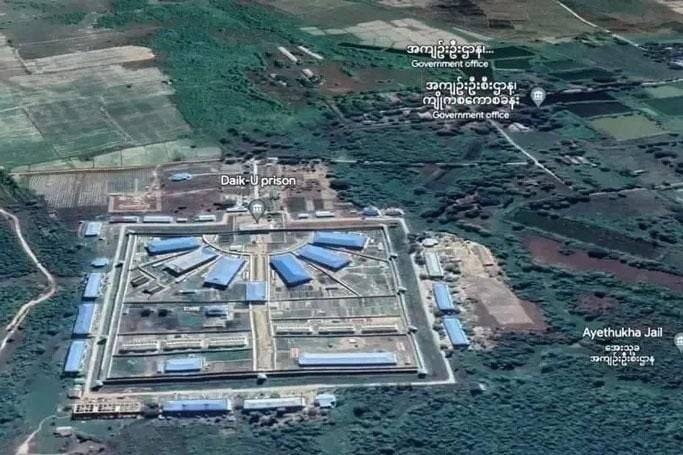 အမျိုးသားဝန်ထမ်းများက ခန္ဓာကိုယ်အနှံ့ရှာစစ်ဆေးမှုအားဆန့်ကျင်သဖြင့် ဒိုက်ဦးထောင်မှ အမျိုးသမီး နိုင်/ကျဉ်းများ ရိုက်နှက်ခံရ

#ဒိုက်ဦးထောင်
#နိုင်ငံရေးအကျဉ်းသား
#အမျိုးသမီး
Website Link >> bur.mizzima.com/2024/08/22/307…
-----------------------------------------