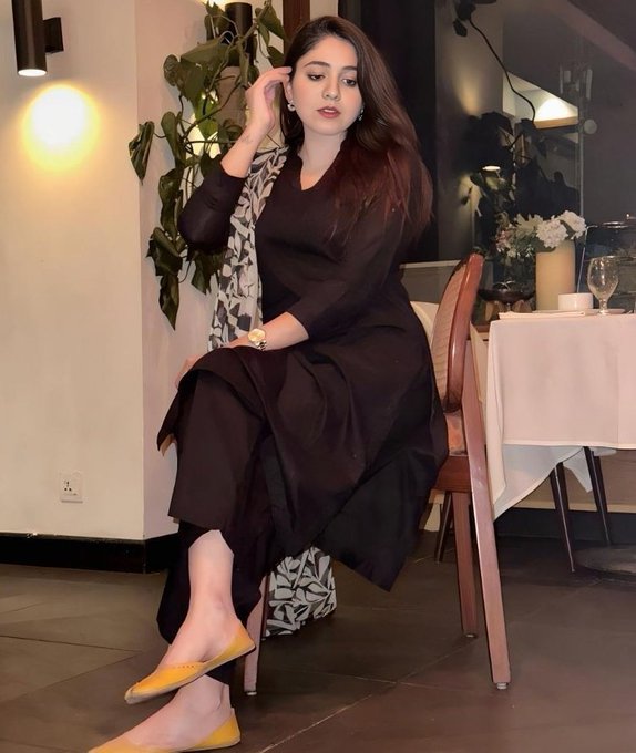 इंसान का कठिन समय दर्पण की तरह 
होता है ,जो हमारी क्षमताओं का हमें 
दर्शन कराता है.