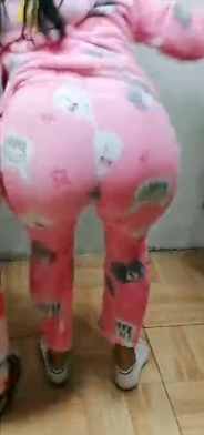 quien para abrirme la pijamita con la vrg