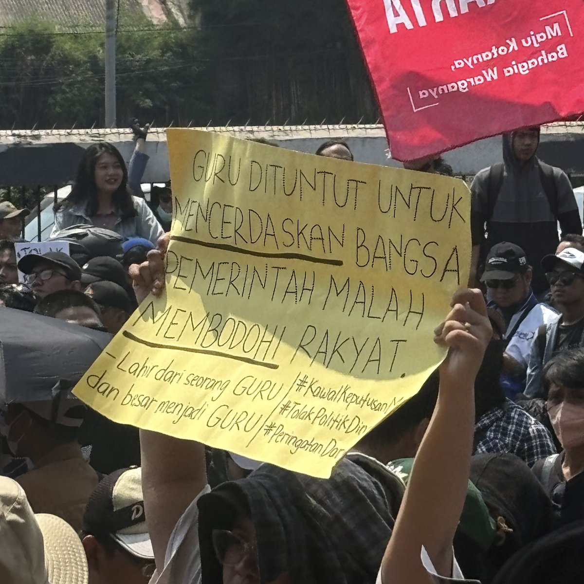 qronoz's tweet image. #KawalPutusanMK