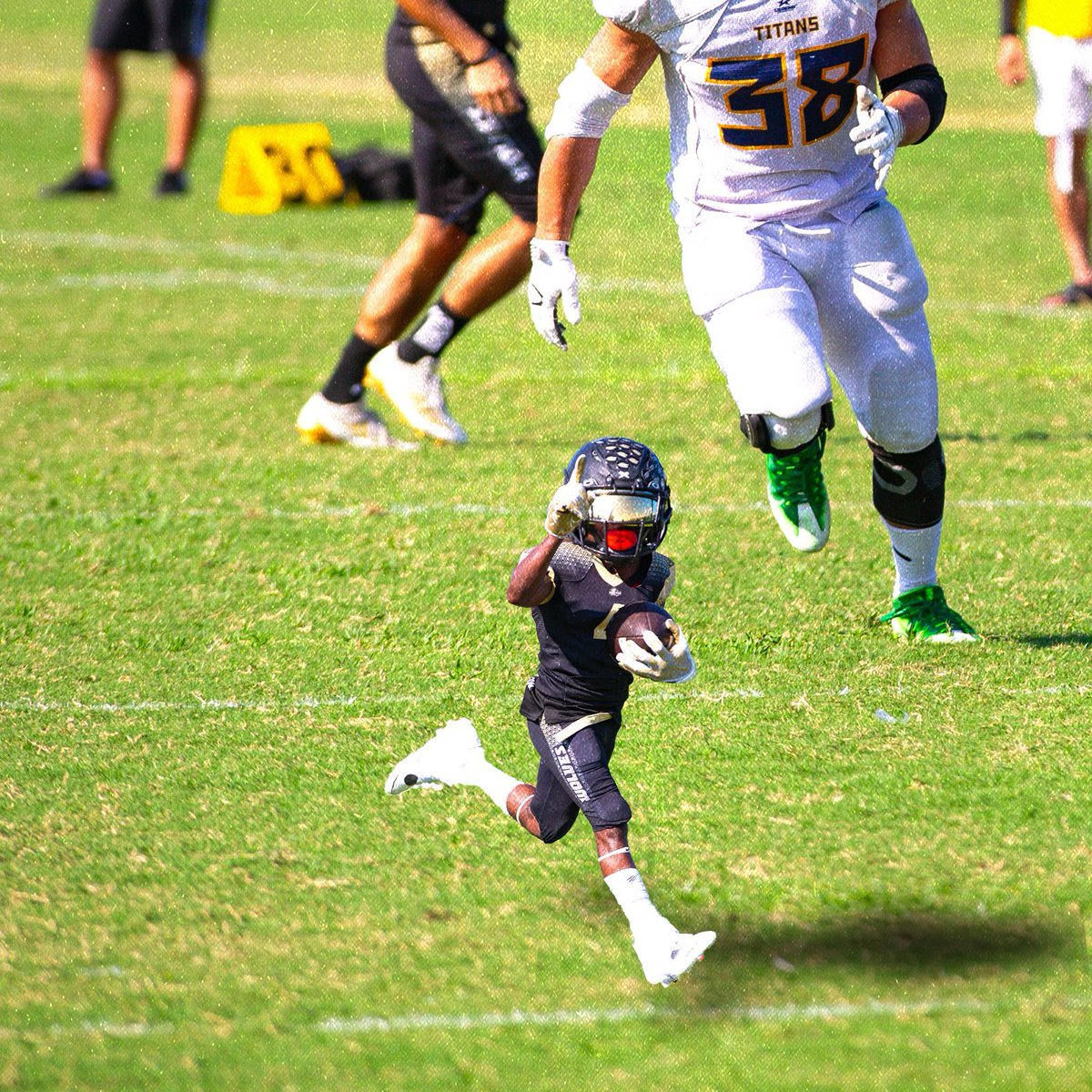 shanghai_wolves's tweet photo. #4 Ricky Jones Jr. Goes For A Big Touchdown! Loving the New Mouthguard 🔥 #bighead #babywolves Go WolfPack! 🐺🐺🐺 #football #cnfl @cnfl_football @nflchina #china #chinafootball #shanghaiwolves #internationalfootball #cnflchampions #gowolves #cnfl2024 #final @shanghai__titans https://t.co/jQaxbSjz6Y