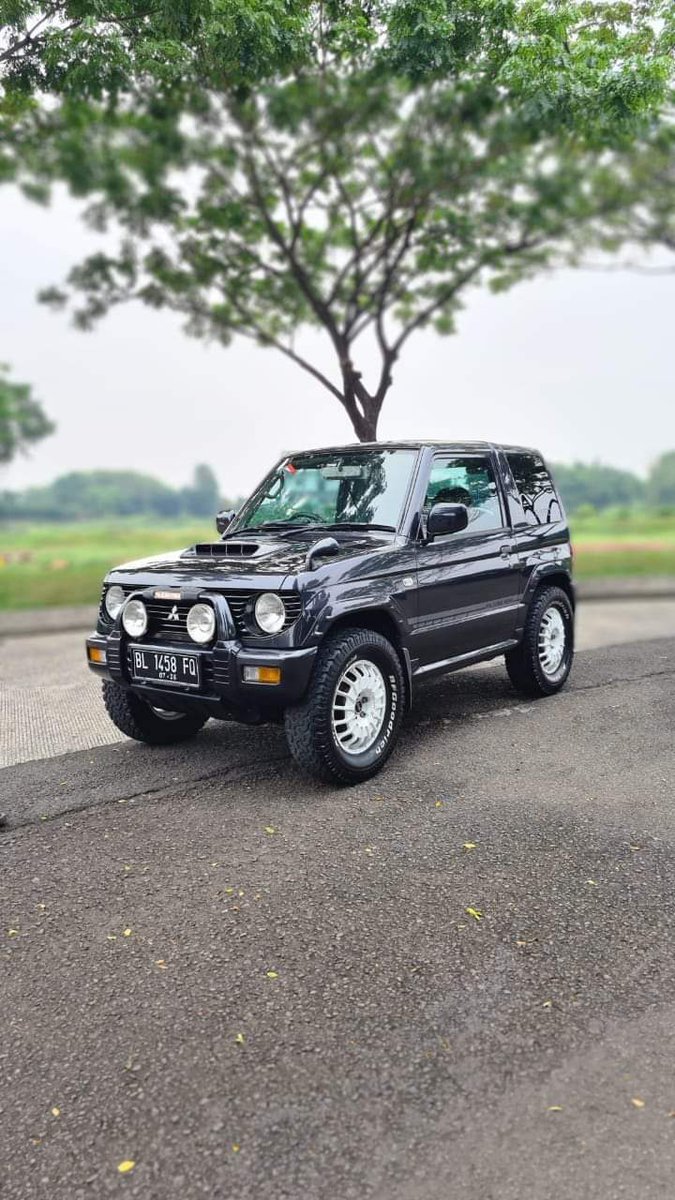 HoldenKlasik's tweet photo. Mitsubishi Pajero Mini / 1997

660cc 4 cyl DOHC 4A30 20v Non Turbo
Multi-point Fuel Injection
5 speed Manual
Interior Original
R.15 OZ Neve Original 
Tyre BFG
plat BL (tax active)

Idr 350 juta (negotiable)
WhatsApp: 087770771112 https://t.co/GJ4chPqW15