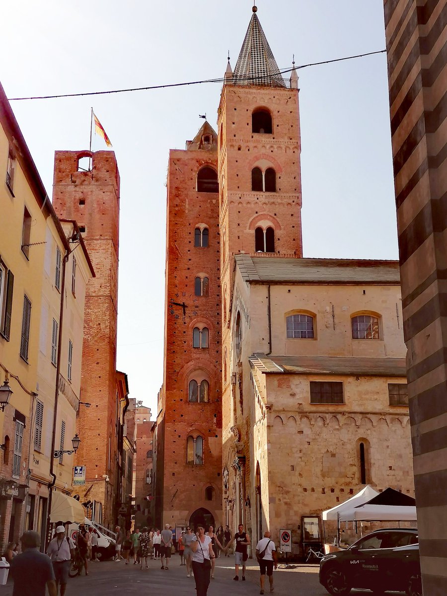 beppetassone's tweet photo. Buona giornata #Albenga https://t.co/2NP5i1FilL
