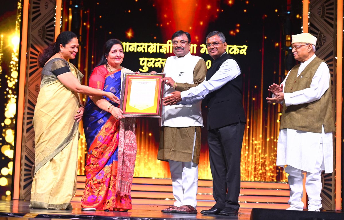 Sudhir Mungantiwar tweet media