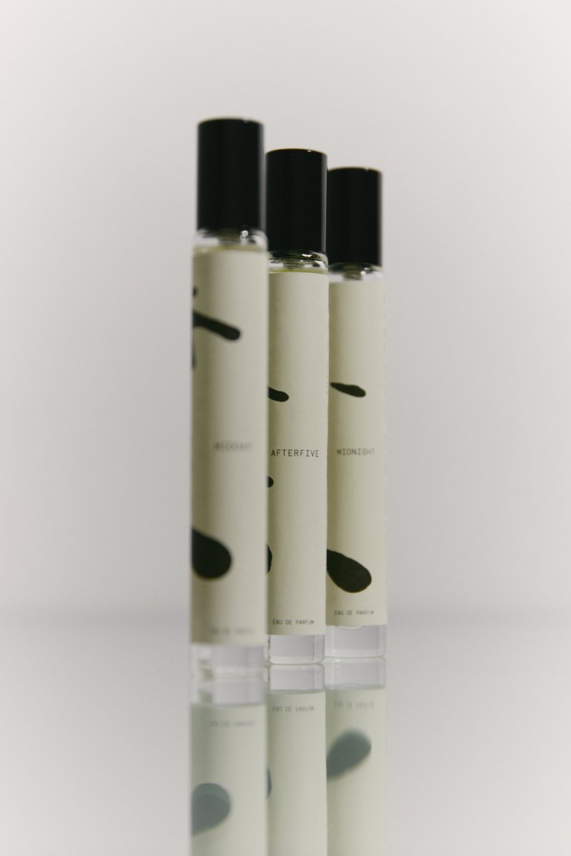 a_doinel's tweet photo. スペイン・バルセロナを拠点とするナチュラルスキンケアブランド、 mid/night 00.00 のEau de Parfum Afterfive 10ml 。

Fragrance Type:アンバー ウッディ フローラル
大地、空、海が溶け合い、失われた時間へと溶け込んでいく 
[紅藻、テラコッタ、イリスコンクリート、イモーテル、サンダルウッド] https://t.co/JcPRLuYP50