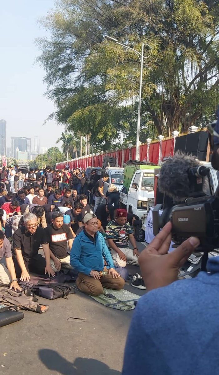 Piyusaja2's tweet image. Salah satu panglima sudah turun!

(Hafizhahullah)

#KawalPutusanMK