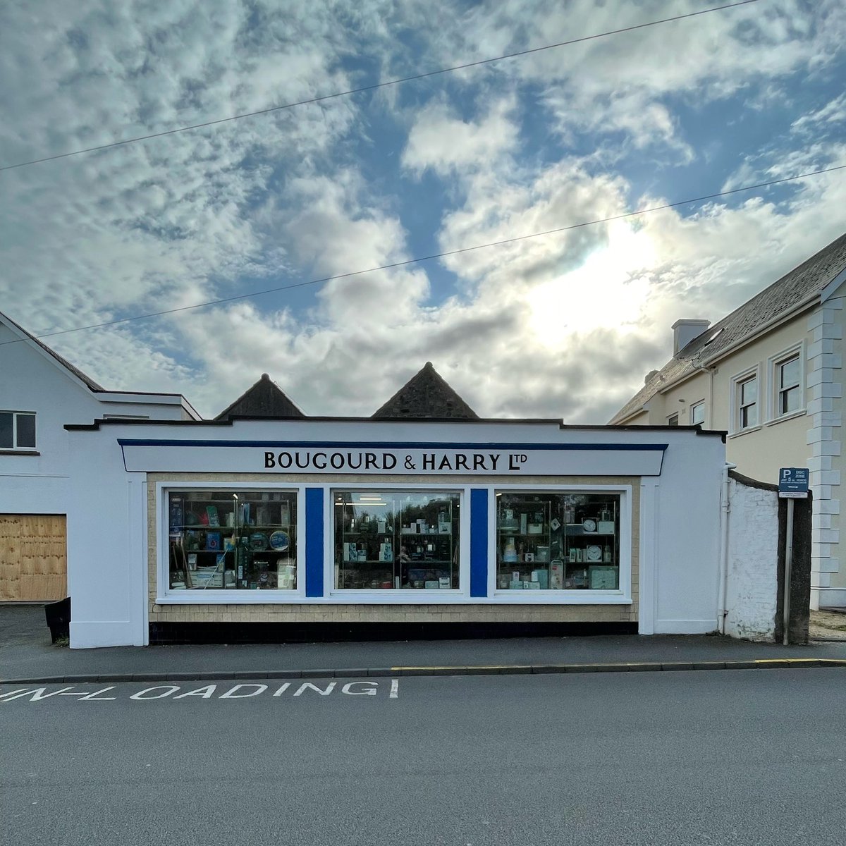 OllieGoddardGsy's tweet image. Ch ch ch changes

This is probably more for the Guernsey folks but is open to anyone.  

Something has changed at the local hardware store…do you what it is?

#shopfront 
#valeisbest