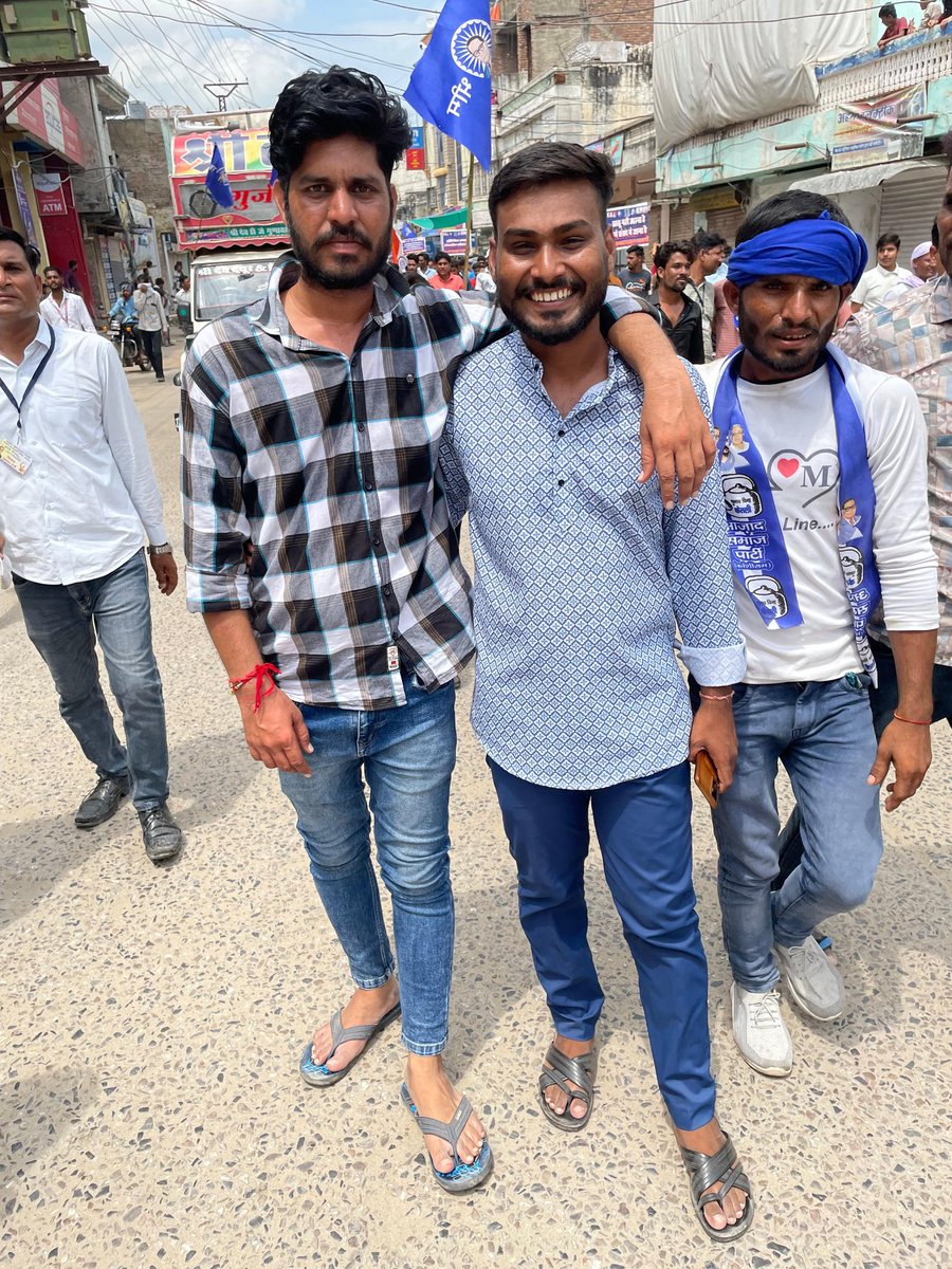 MukeshMeghMkn's tweet image. धन्यवाद साथियों...!
 
21 अगस्त SC/ST भारत बंद आंदोलन की सफलता आप सभी के समर्थन और एकजुटता का परिणाम है।
आइए, हम इसी एकता और भाईचारे को बनाए रखें, और अपने देश और समाज के लिए सकारात्मक बदलाव लाने के लिए निरंतर प्रयास करते रहें।

#21अगस्त_भारत_बंद_है #SCSTAndolan #equality #makrana