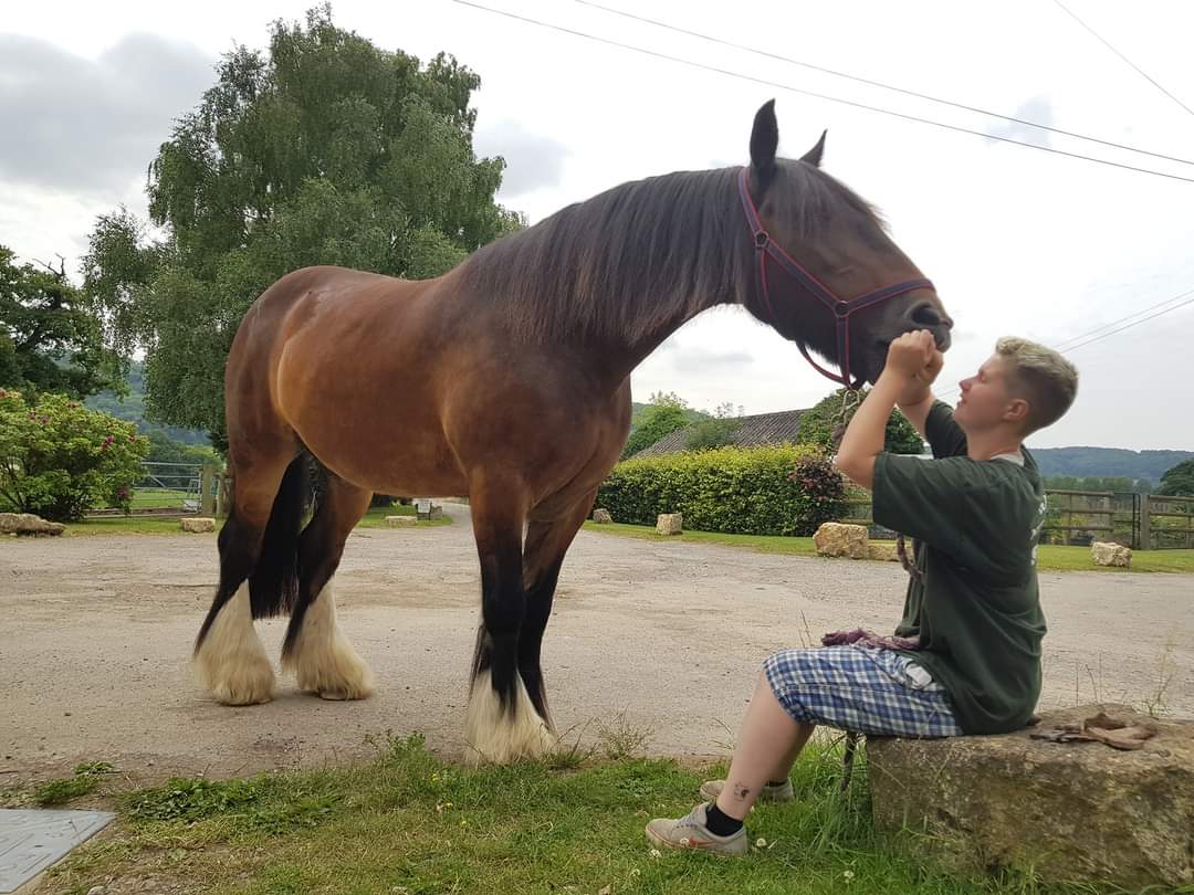 My eldest daughter is 28 today. She's absolutely amazing. She's 5 ft4 of kind, caring, and fiercely loyal. She's also a grafter who is never afraid to get stuck in. I'm very proud of her ❤️xxx