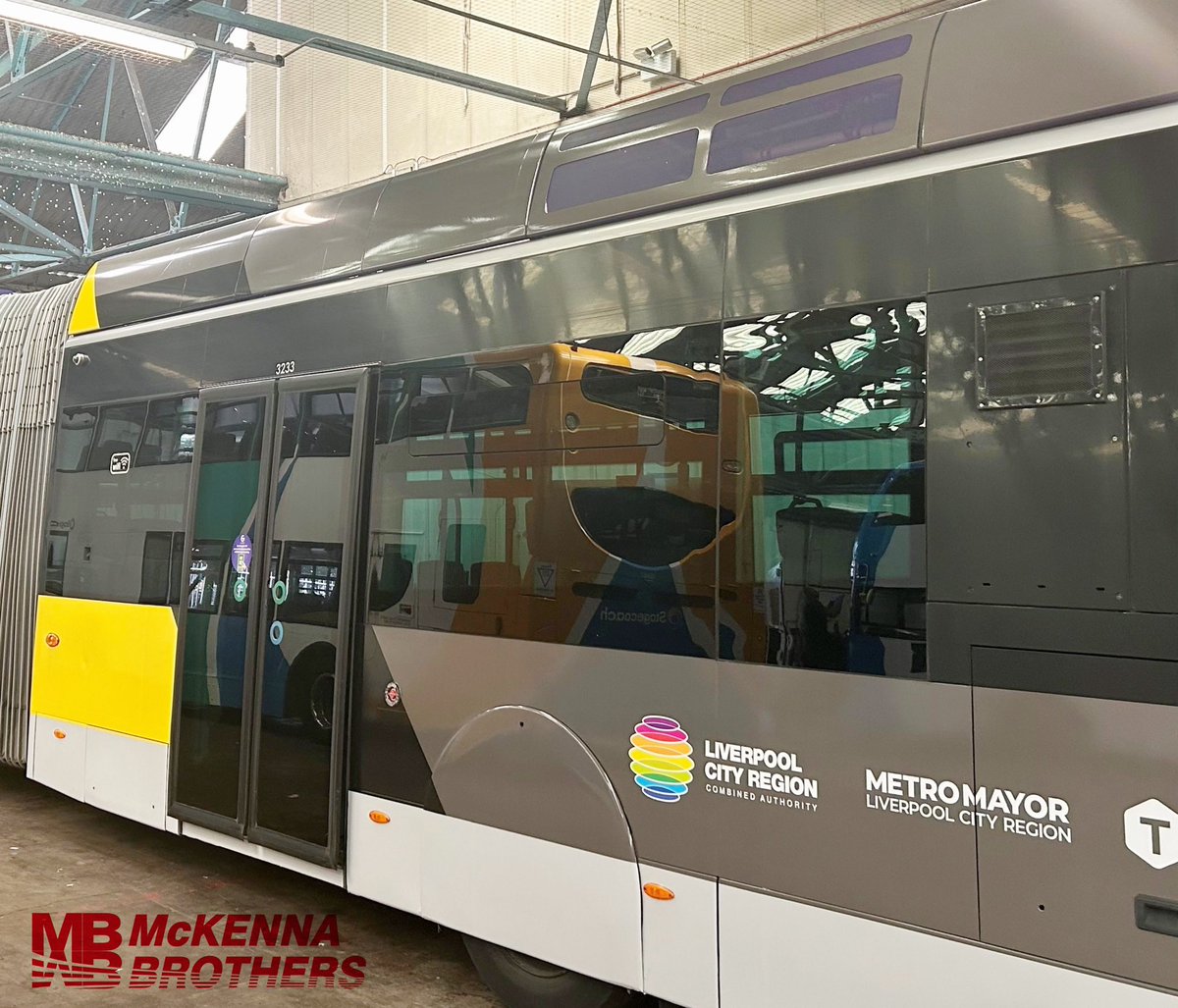 McKennaBrothers's tweet image. Checkout this magnificent looking temporary bus wrap installed by our hardworking team for @LpoolCityRegion !! 👏

Goodbye purple … hello yellow! 👋

#vehiclelivery #buswrap #busgraphics #mckennabrothers