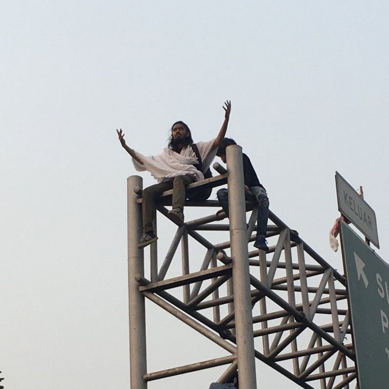 doggudoggu's tweet photo. waiting for this carpenter to show up https://t.co/mug0roLgpb