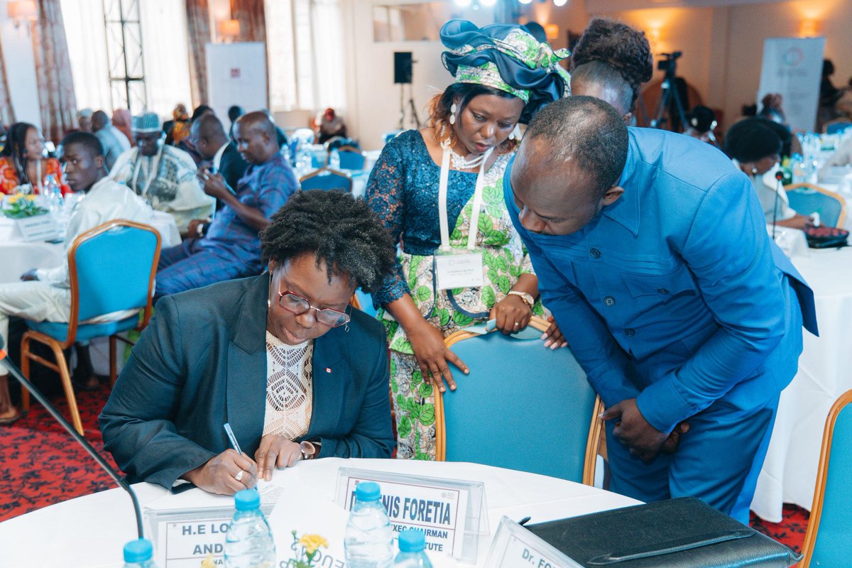 NkafuPolicyInst's tweet photo. Day 2 of the Central Africa Think Tank Forum 2024 kicked off with a keynote address by Her Excellency @Lorraine_Canada, High Commissioner for Canada in the Republic of Cameroon.
@CanadaCameroon
#CATTF2024 #CentralAfricaThinkTankForum #CentralAfrica #ECCASThinkTanks https://t.co/ilUXJtpQNi