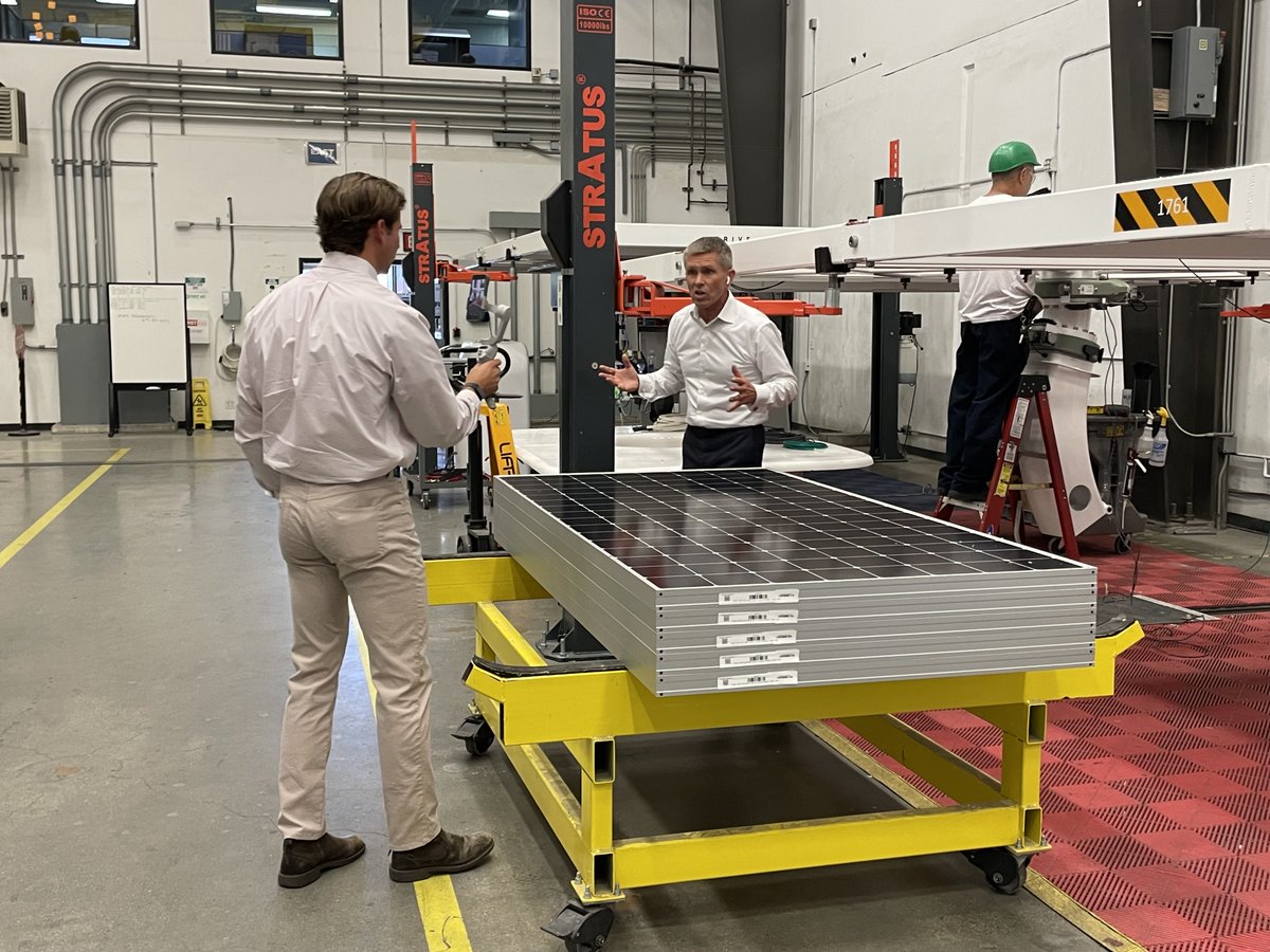 BeamForAll's tweet image. .@DesmondWheatley, CEO of Beam Global, gave a virtual tour of our San Diego HQ to the @CalEnergy Commission and other state agencies. With 500+ #EVARC™ units deployed in CA, we're advancing off-grid EV charging. Thanks to our government partners for joining! #EVCharging #BEEM