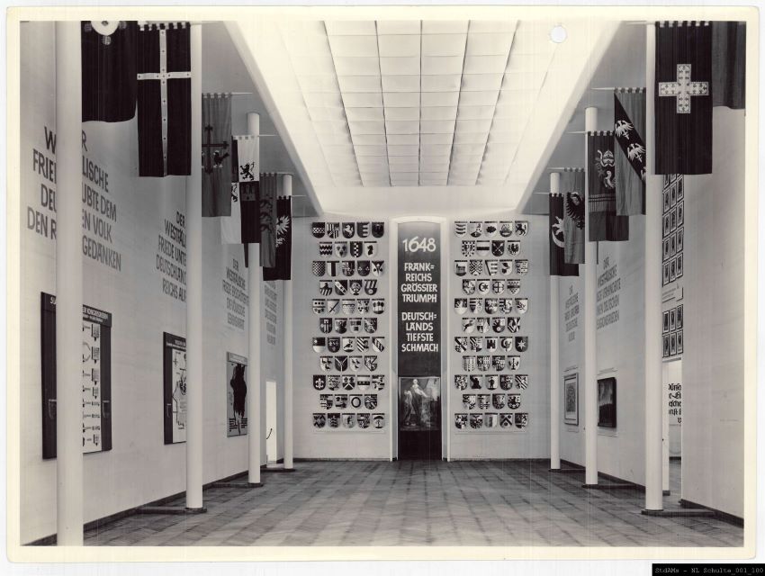 In einer Woche, am29.8., 18h spricht <a href="/Kasutaja_n/">Jan Matthias Hoffrogge</a> darüber, wie die #Nationalsozialisten die Erinnerung an den #WestfälischenFrieden für ihre Propaganda nutzten. Voranmeldung zum Themenabend vor Ort an themenabend-anmeldung@stadt-muenster.de. Live im Netz: twitch.tv/stadtarchivms.