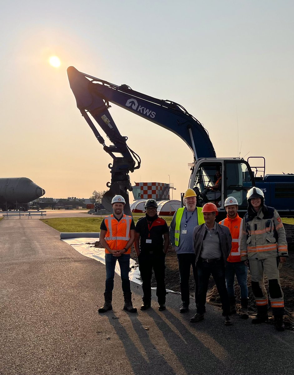 Brandweer Schiphol tweet media