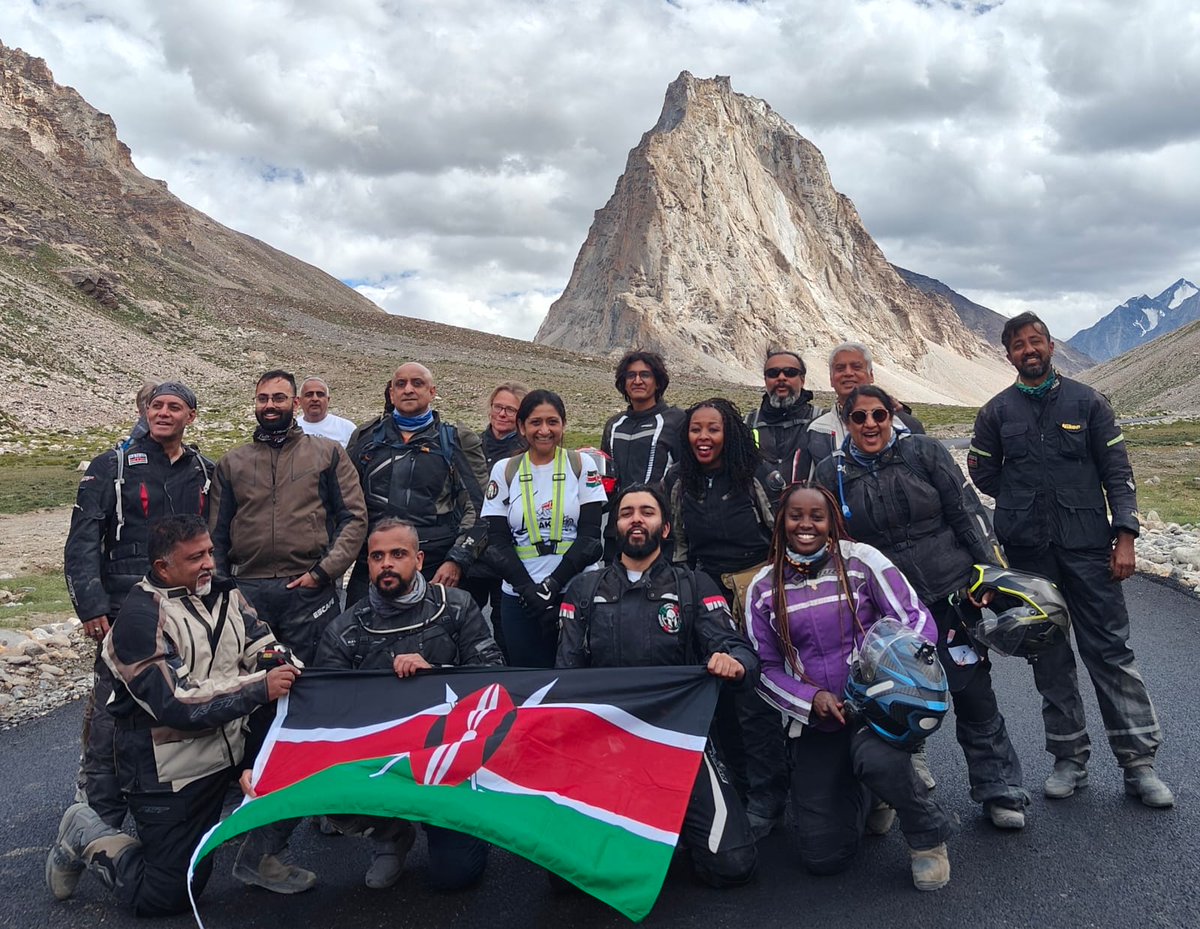 There's a group of Kenyan bikers doing tour in India dubbed- Ladakh ride from Spartan riders group and Women Bikers Association. They're enjoying hio ride ajab with tractors (Royal Enfield) 😂, now on my bucket list. Si kusoma Himalayas kwa geography tu🏍️🔥