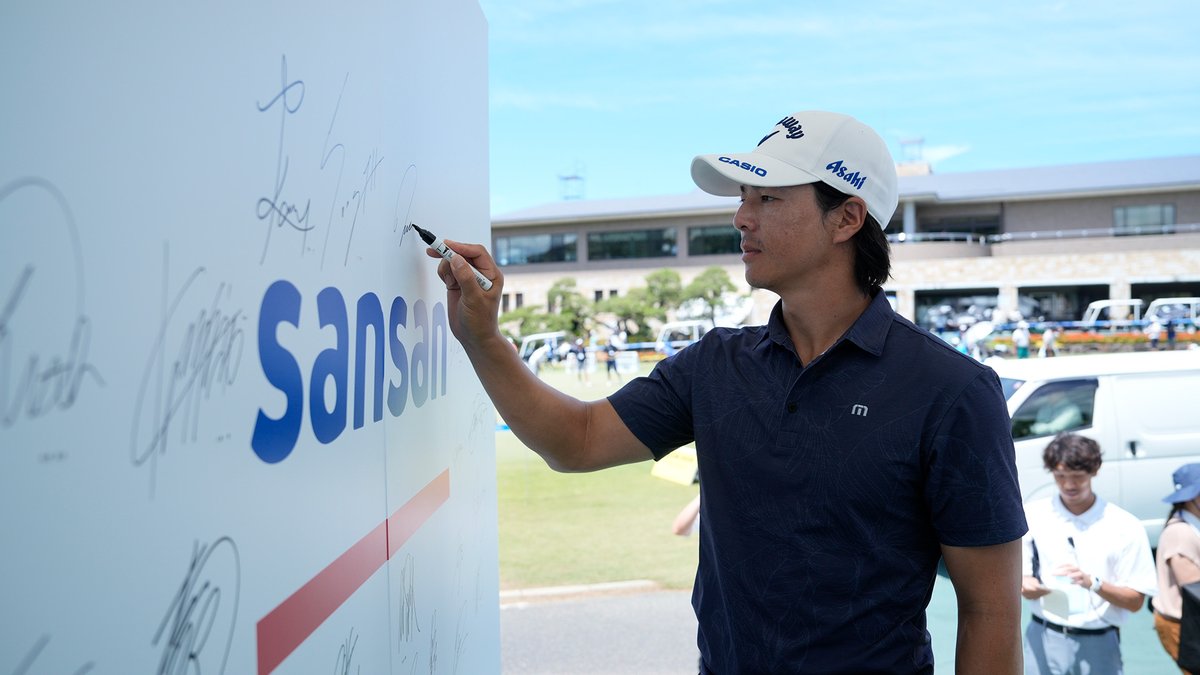 SansanJapan's tweet photo. #SansanKBCオーガスタ🏌️‍♂️
Sansan特設ブースの壁面に #石川遼 選手、#河本力 選手、#宋永漢 （#ソンヨンハン ）選手のサインを頂きました！

ご来場の皆さんは、ぜひ出場選手のサインをチェックしにSansanブースへお越しください！
3.3ヤードのパターチャレンジも開催中です⛳ https://t.co/BrE39pn6JV