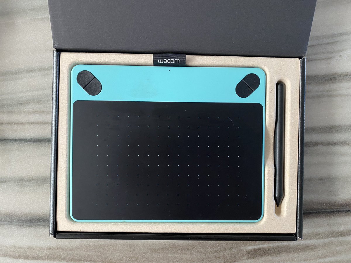 ciellaaa28's tweet photo. ‼️ Help RT please

WTS / want to sell / jual 
Wacom Intuos Draw Blue 

✔️ Kondisi masih sangat bagus
✔️ Lengkap dengan box (pen + tab + USB cable + instruction book) 
✔️ Bisa CO lewat shopee 

Dijual krn sudah tidak dipakai 

✅ Price 750k (bs nego) 

DM if interested 

#zonauang https://t.co/nTwiJMSZqn