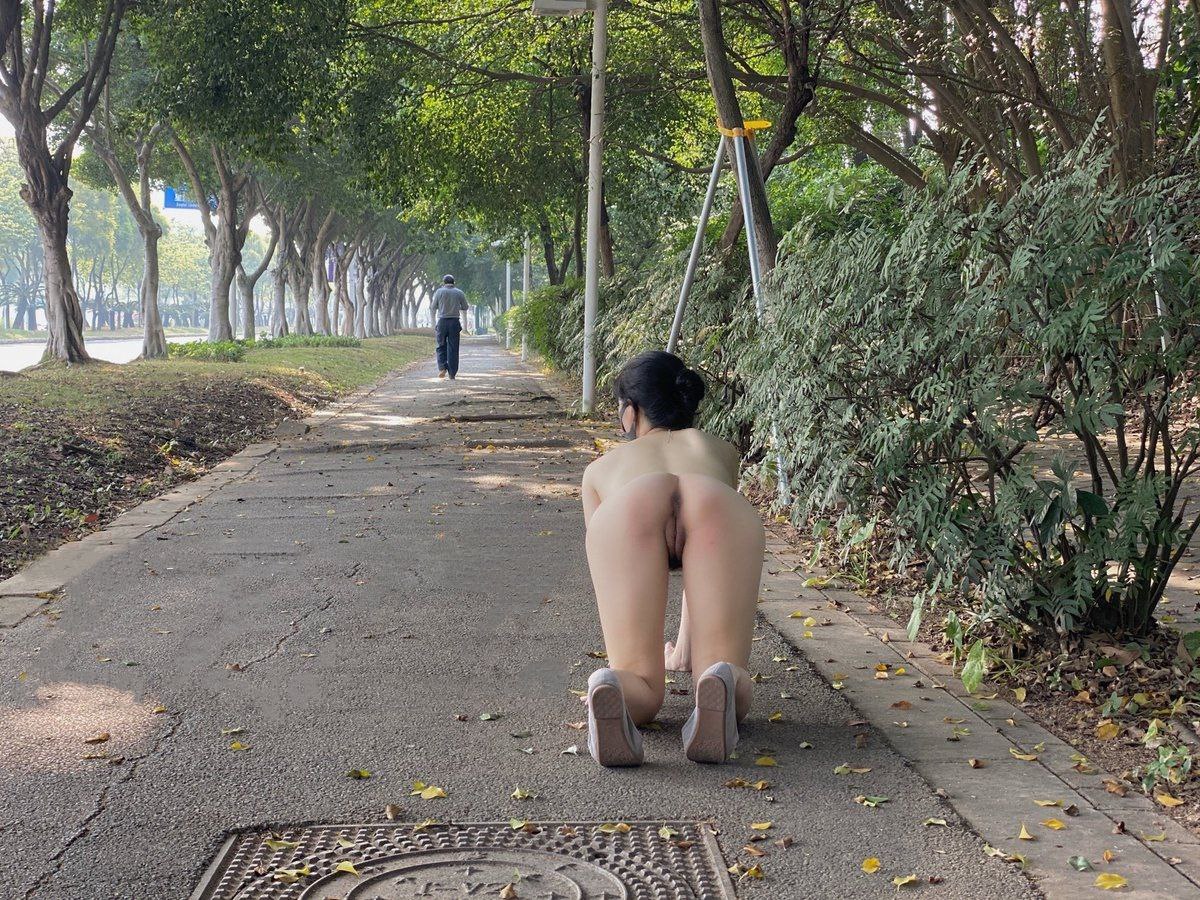 小母狗出门了，小狼狗注意了⚠️ https://t.co/Jsk3tDRiFM