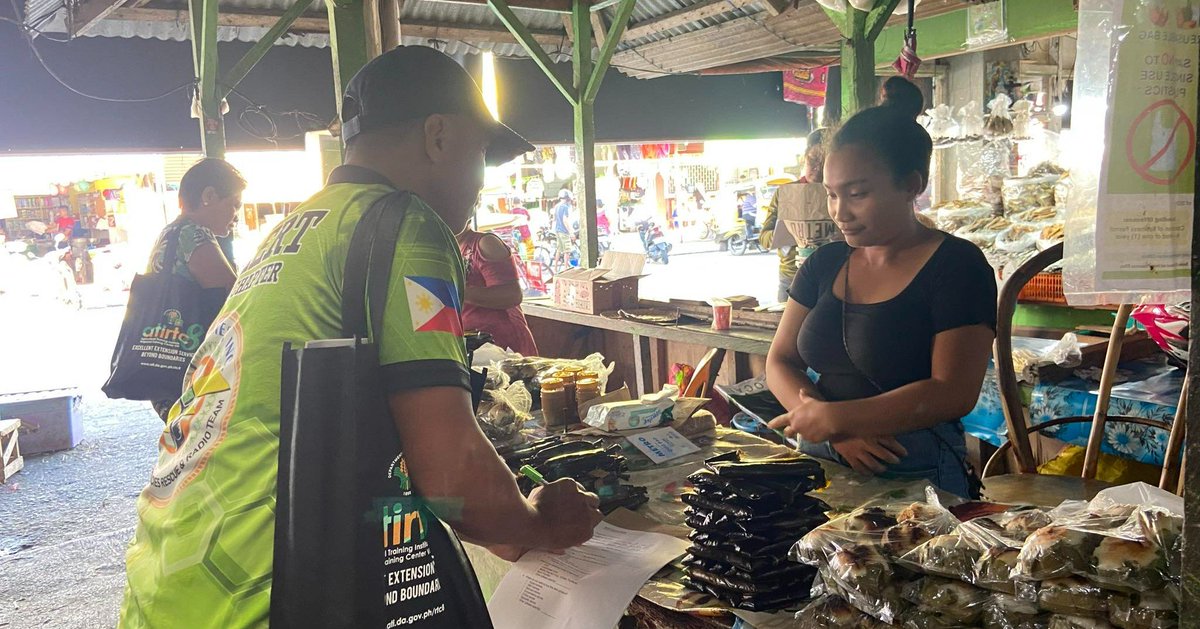 ATIEVisayas's tweet image. The participants of the FBS for Rice-Based Enterprises Batch 2 conducted a market survey at the Baybay City Public Market as a component of their practicum activity on the second day of the 10-day TOT.
#ishareknowledge #ATIiNspire #ATILEADS #atiEasternVisayas #RCEF