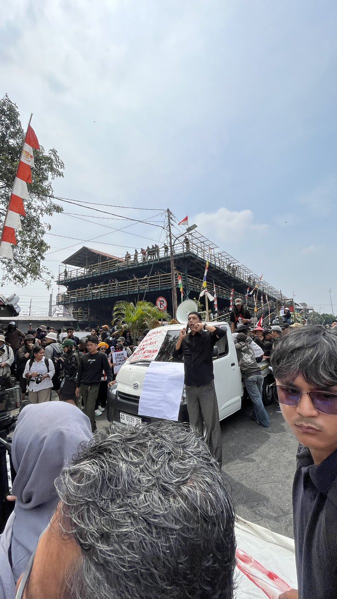 fanioktafiann's tweet photo. Aksi Demo di Jogja Siang ini

#JOGJAMEMANGGIL 
#kawalkeputusanMK https://t.co/mm5e3j4103