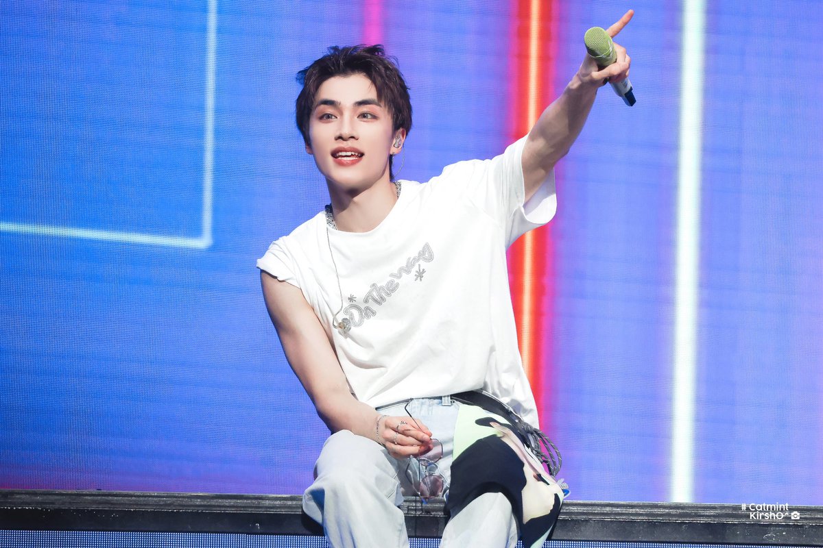 𝟮𝟰𝟬𝟴𝟮𝟭 𝗕𝗲𝗶𝗷𝗶𝗻𝗴

＃肖俊  #XIAOJUN  #샤오쥔 
 #シャオジュン #WayV_ONTHEWay_CONCERT