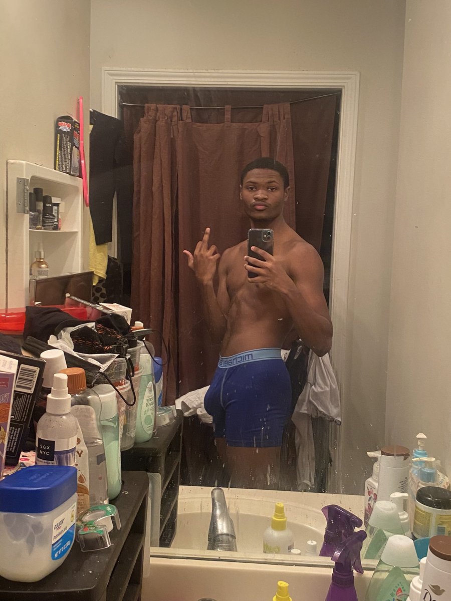 tsunakki1's tweet photo. Typical big dick shenanigans 🤷🏾‍♂️ https://t.co/GIFvFktugt