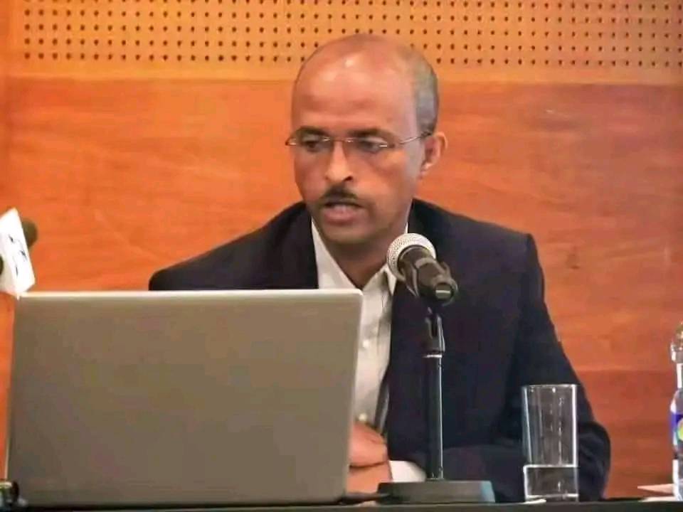 Abelpoly's tweet photo. ባለአእምሮው ሔደ፡፡
ብሔራዊ ድቀቱን አይቶ እንዳላየ ማሳለፍ አቅቶት እንደተበሳጨ ሔደ፡፡ ዶ/ር ደረጄ በሰላም እረፍ፡፡ https://t.co/6T7KGujbbj