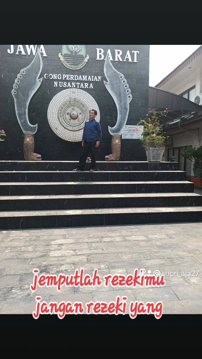 Supriya46232575's tweet photo. Anjungan jawa barat TMII https://t.co/LRclPktCIh