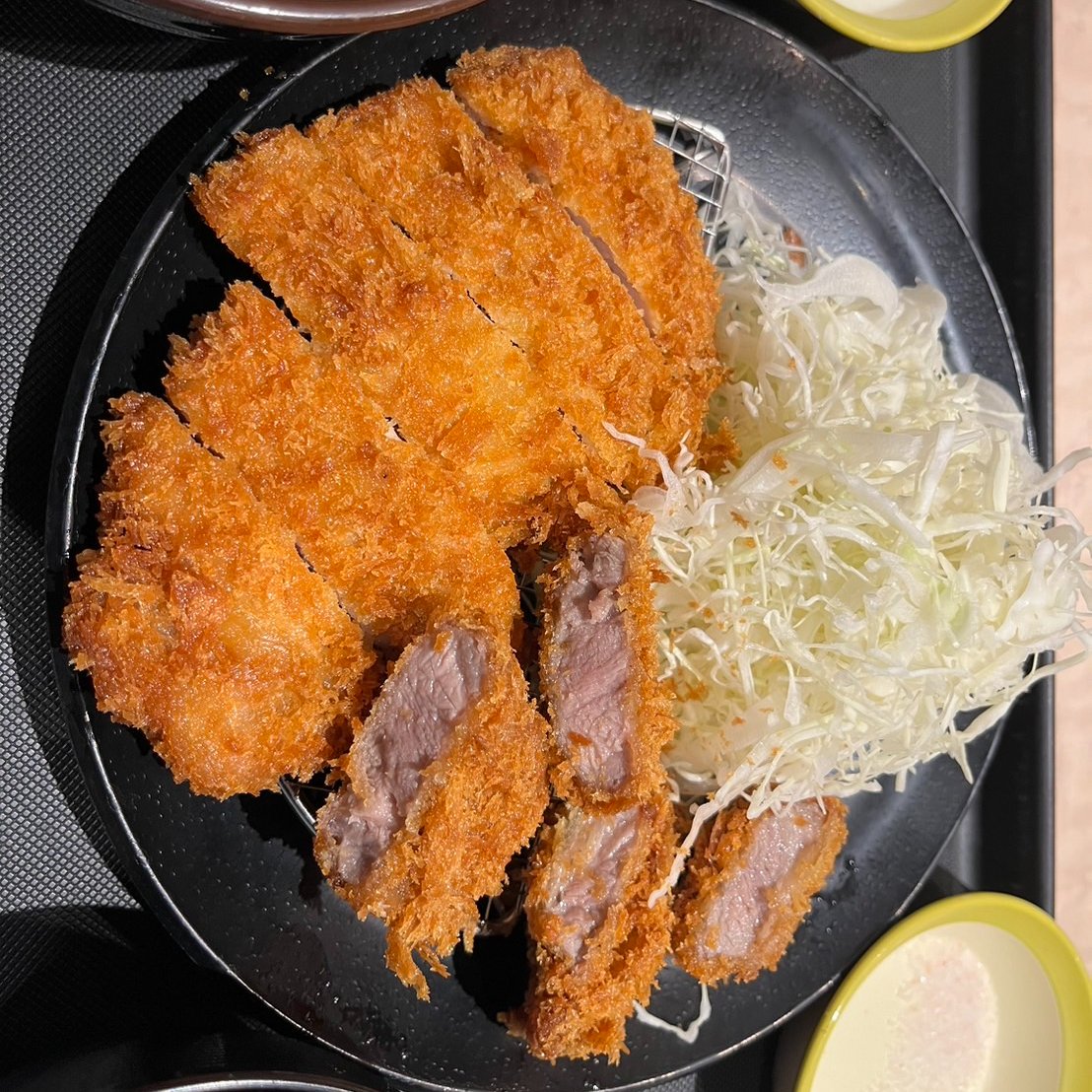 ketnmain's tweet photo. とんかつ松のや　@matsu_noya 　
ラムかつ定食（3枚） 1,290円　と間違えて
ロースかつ＆ラムかつ2枚定食 1,430円と 単品ラムかつ 400円を食べました。ラムかつ美味しい、定番にしてほしいな
#羊 #ジンギスカン #ラムかつ https://t.co/JhFJf7L7kP