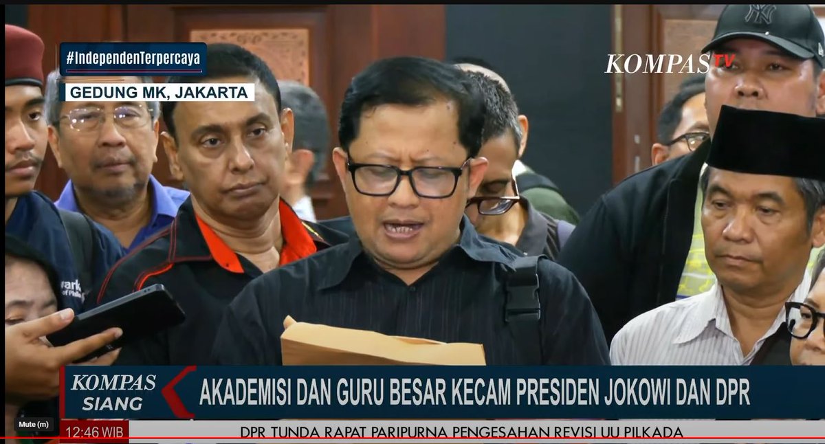 Bagus nih pernyataan yang dibacakan Ubedilah Badrun (akademisi UNJ): 

"Selama 5 tahun terakhir rezim pemerintahan Joko Widodo telah membuat demokrasi Indonesia semakin suram... berbagai penelitian telah dengan terang memiliki kesimpulan sama, bahwa demokrasi Indonesia mengalami