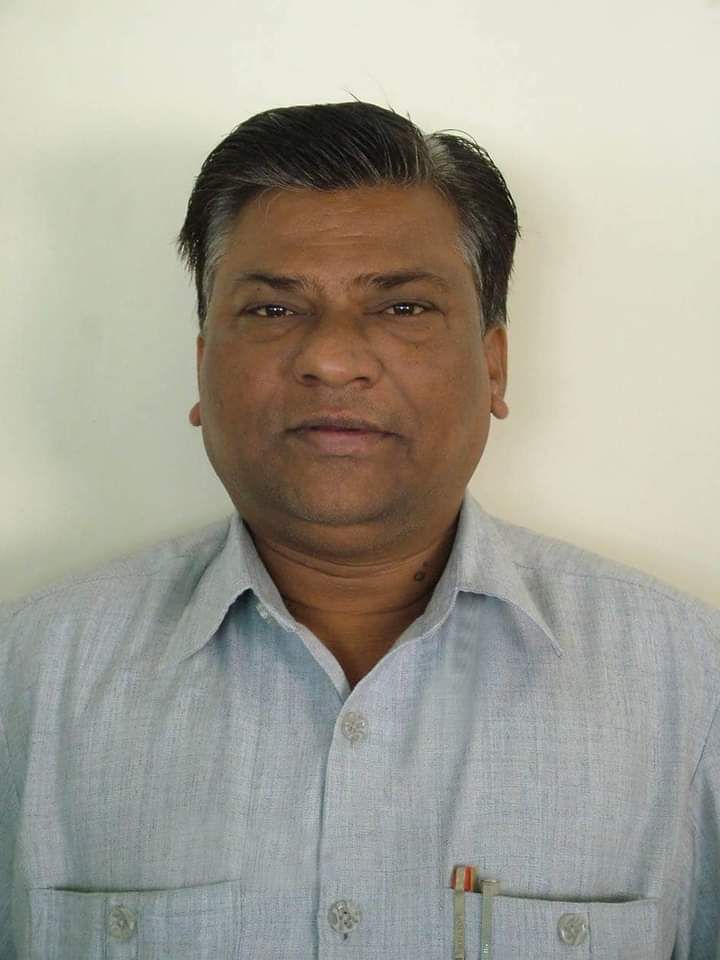 cbawankule's tweet photo. नागपूर येथील ज्येष्ठ पत्रकार श्री. बबनराव वाळके यांच्या अकस्मात निधनाचे वृत्त धक्कादायक आणि दुःखद आहे. बबनराव अत्यंत प्रामाणिक आणि निष्ठावंत पत्रकार होते. त्यांच्या सामाजिक जाणिवा प्रखर होत्या. 

अनेक सामाजिक प्रश्नांना त्यांनी वाचा फोडली. शोषित- वंचितांचे प्रश्न मांडताना त्यांनी कधी तडजोड केली नाही किंवा कुठल्याही मोहाला ते बळी पडले नाहीत. नागपूर श्रमिक पत्रकार संघाचे अध्यक्ष असताना बबनराव यांनी पत्रकारांना न्याय मिळवून दिला. 

त्यांना माझी भावपूर्ण श्रद्धांजली. त्यांच्या कुटुंबीयांना या दुःखातून सावरण्याचे बळ परमेश्वर प्रदान करो, ही प्रार्थना. 
ॐ शांती 🙏🏻🙏🏻