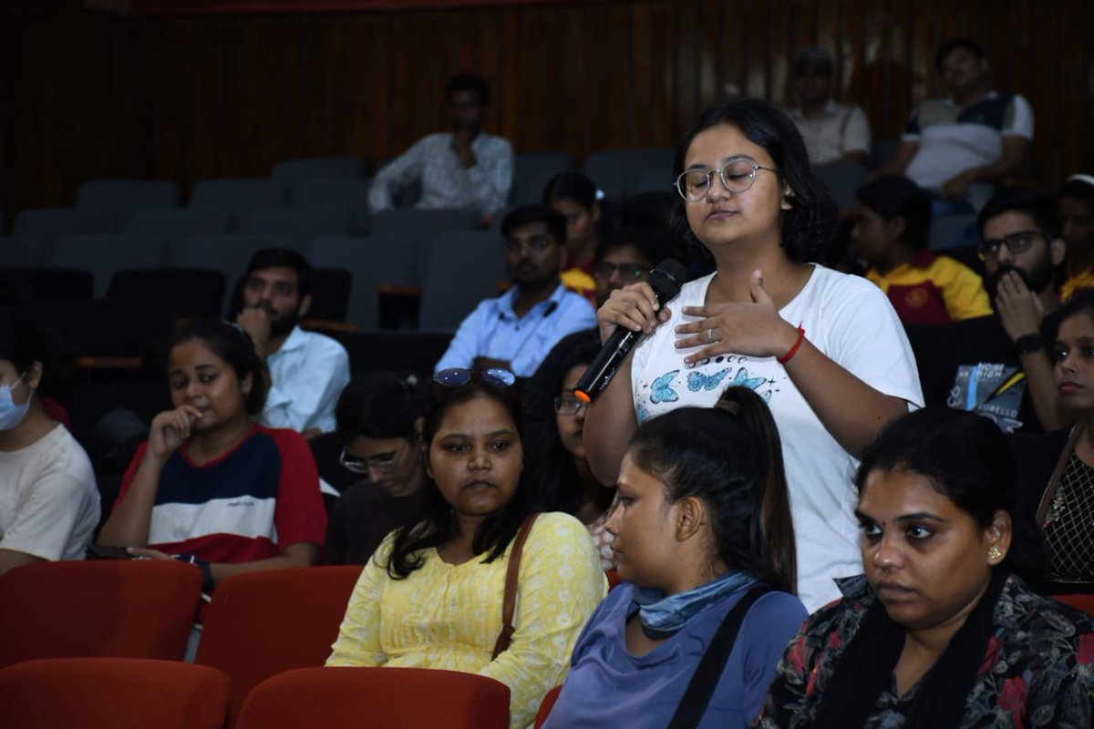 BirbhumPolice's tweet photo. On 21.08.24, Birbhum District Police,led by SP Birbhum, with Addl SP Bolpur, SDPO Bolpur, DySP Traffic, CI Bolpur, and OC Santiniketan, had interaction with the girl students of Visva Bharati University. Together, we can create a safer and more secure campus for all.
#WomenSafety https://t.co/2kvzaLvgY1
