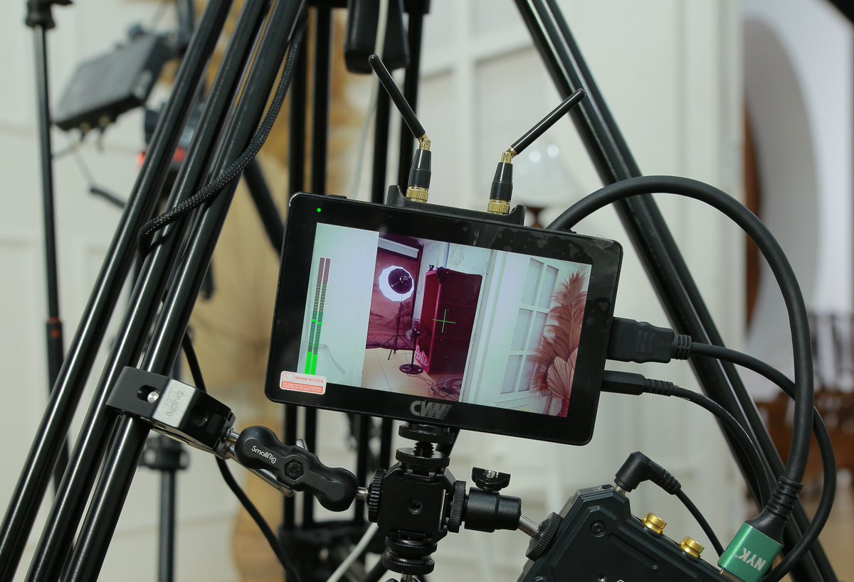 CVWCrystalVideo's tweet photo. That was set up when Mazz Fandi had a job, he used 4 cameras:
👉cam1 from obsbot tail air to CVW Swift Z and connect to yolobox Pro HDMI In No 1
👉cam2 sony 6400
👉cam 3 Obsbot 4K
👉cam 4 camera moving sony 6000
👉For livestreaming, use YOLOBOX PRO https://t.co/r3xasqjPmH
