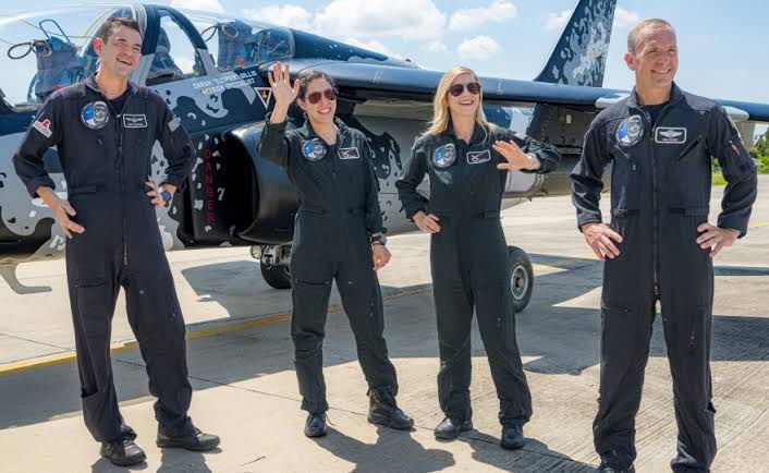 ShafqatBAcademy's tweet image. SpaceX’s upcoming Polaris Dawn mission is set to make history as the first private spacewalk. Scheduled for launch on August 26.
#PolarisDown #UPSC #JKPSC #SSC
#CurrentAffairs