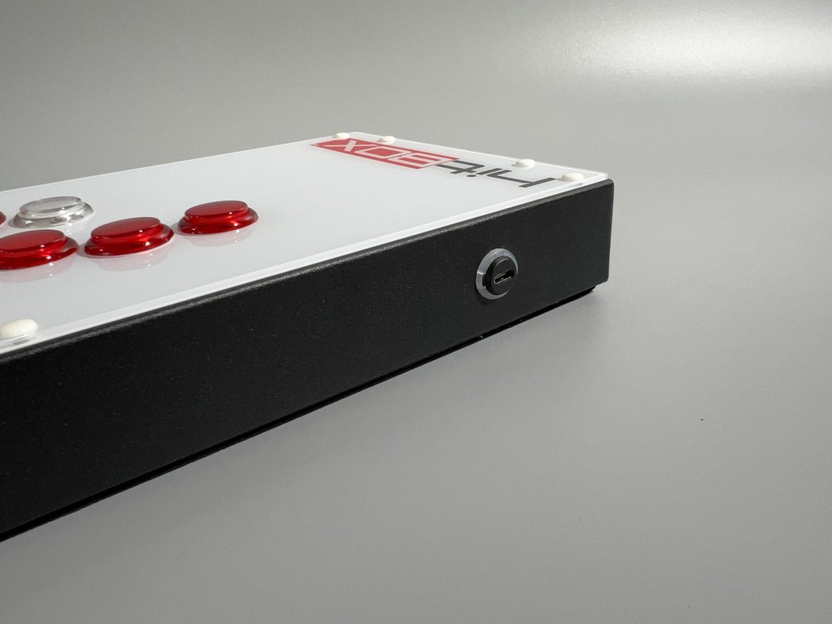 HITBOX PS5対応 USBタイプCコネクタ換装 ボタン増設カスタムになります