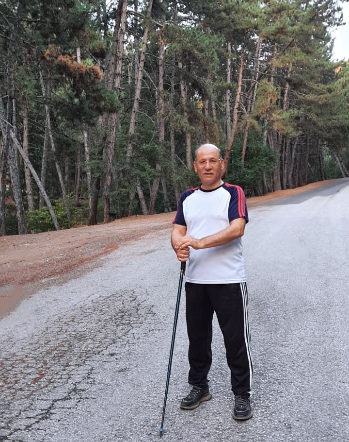 Bundan tam 8 yıl önce yine bir Ankara sabahında yoğun sendikal çalışmalarımıza başlamadan önce arkadaşlarımızla bir yürüyüş başlattık.

O günden bugüne dek yağmur, çamur, sıcak, soğuk demeden, pandemi ve deprem felaketlerine rağmen hiç ara vermeden, şehir içinde, dışında hatta