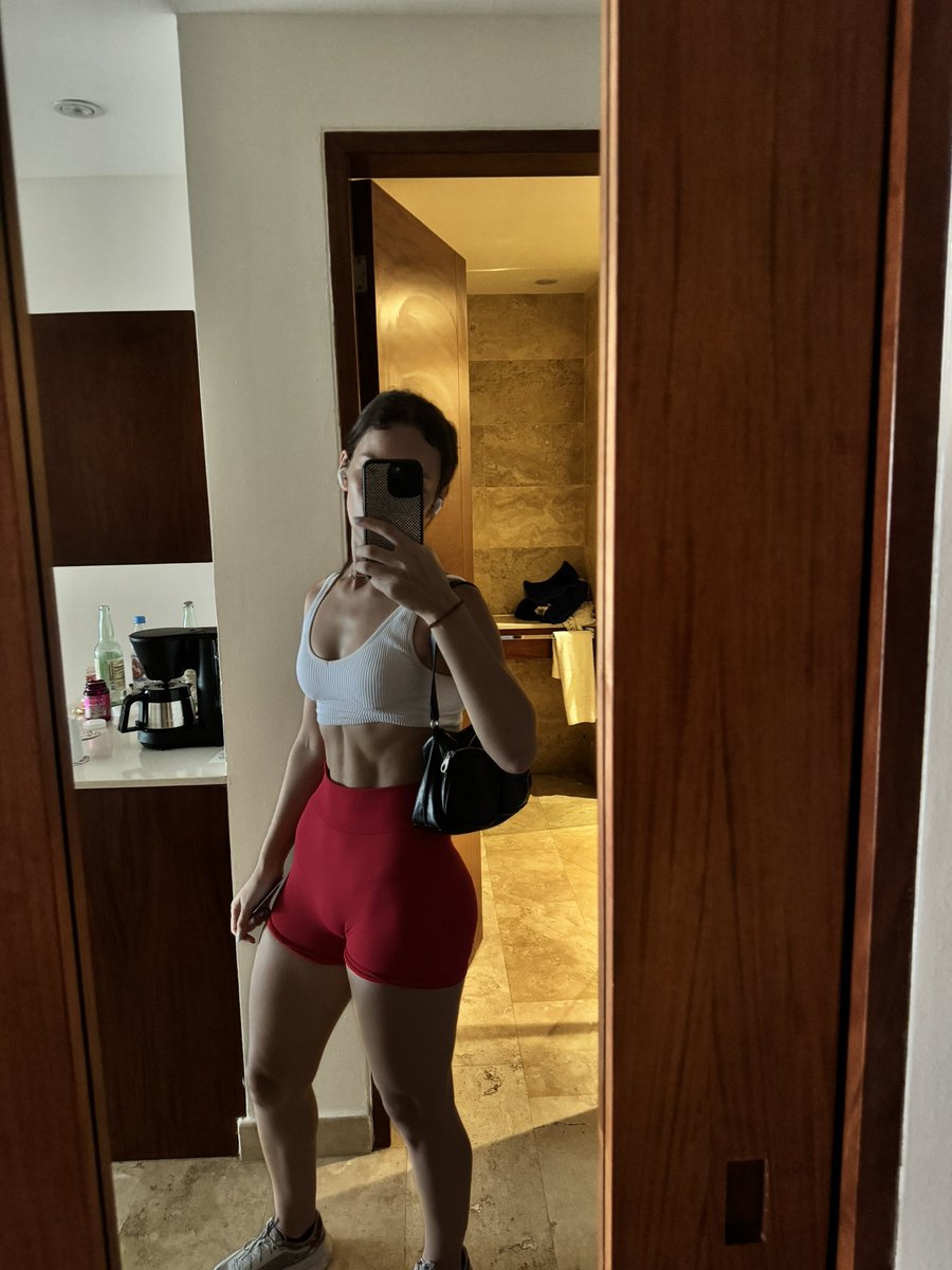 EllieLeen1's tweet photo. Abs on point💪🏼 https://t.co/EXdFiyXE6u