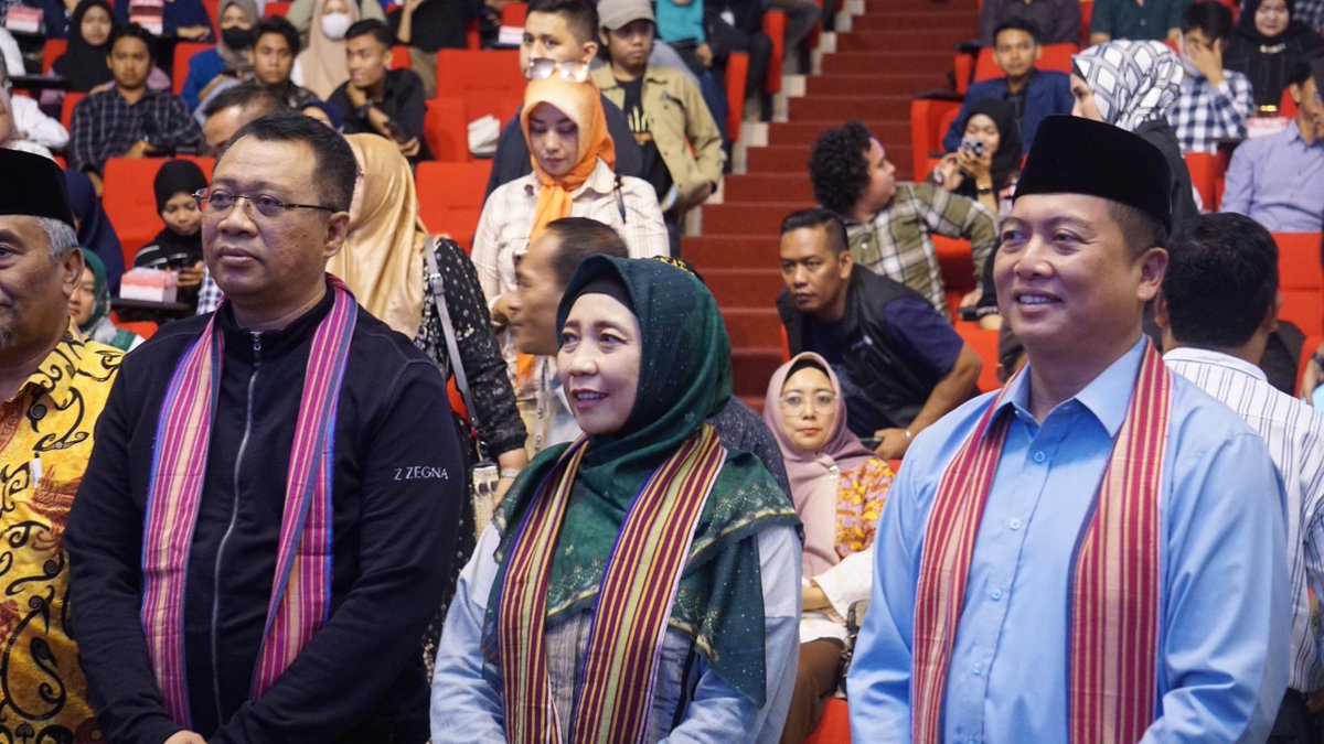 Calon Gubernur NTB, Ummi Rohmi, Tegaskan Komitmen pada Pembangunan Berkelanjutan dan Peningkatan SDM di Acara MATA NTB Episode 1 dlvr.it/TCD6JT #lopermedia #loperberita #loperonline #loperkoran #loperdigital #korandigital