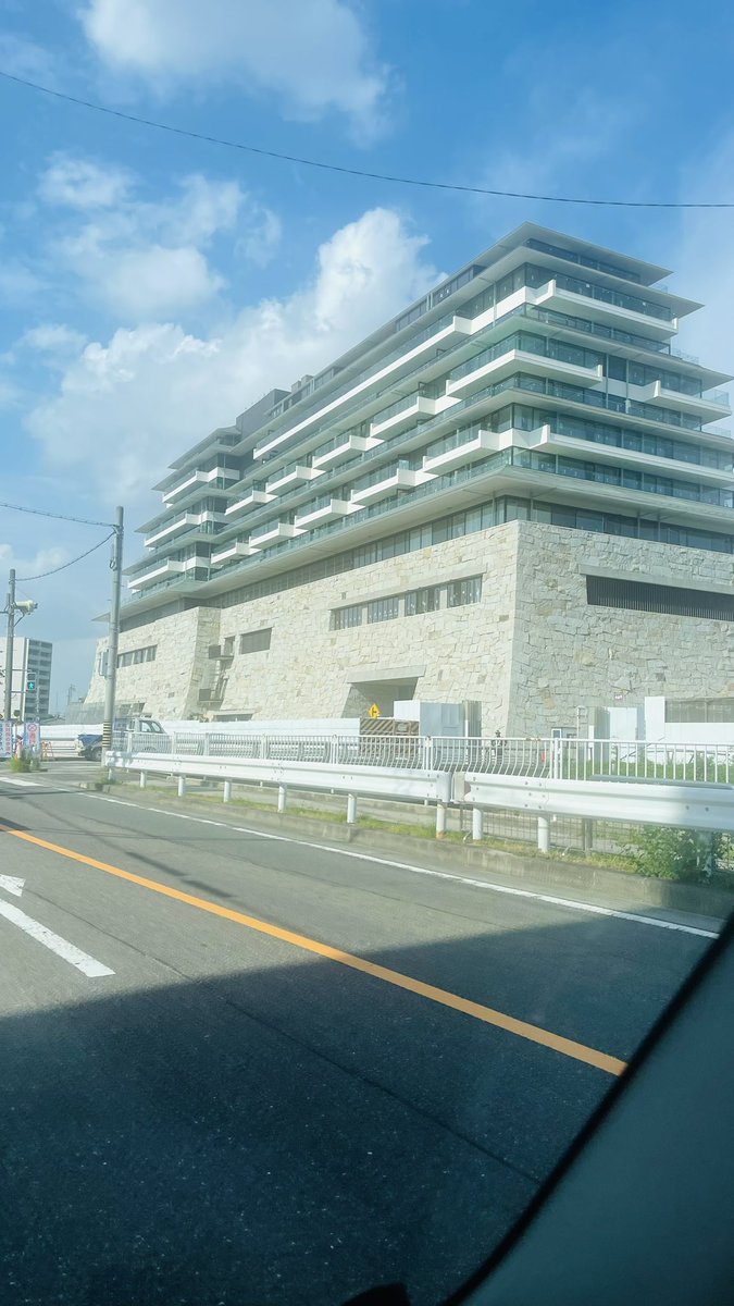 名古屋城の再建かと思ったら
名古屋キャッスルの再建だった