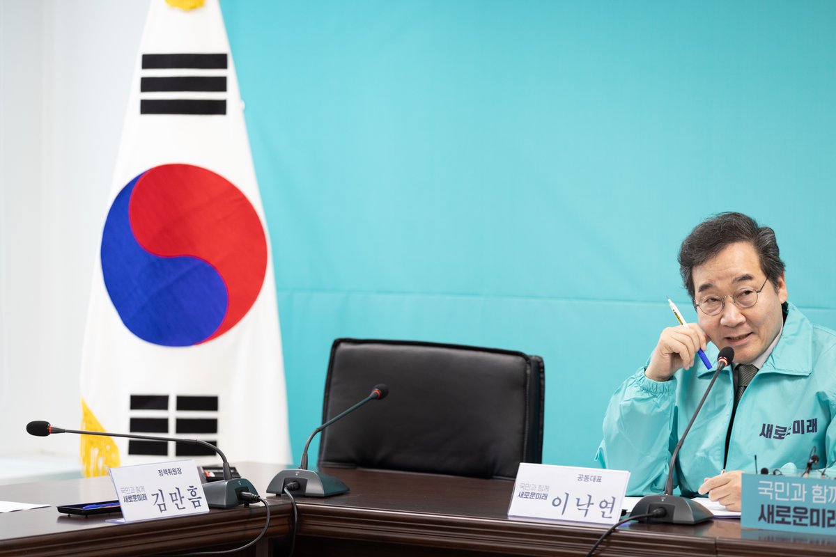 croissant tweet media