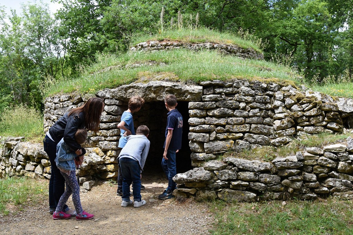 Ce vendredi pour notre dernière halte "Suivez le guide en Nouvelle Aquitaine" de cet été, nous irons visiter le curieux Musée du Tumulus de Bougon. RDV dès 9h30 sur <a href="/radioopenfm/">Radio Open Fm 97.9</a>.