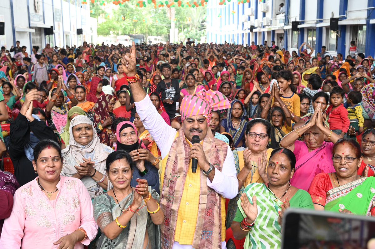 rameshwar4111's tweet image. गांधीनगर में बहनों के प्रेम का ज्वार...

#RameshwarSharma #huzur155