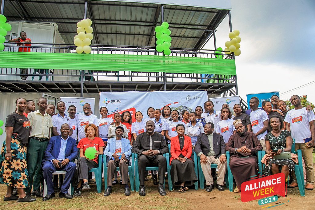 RHUganda's tweet photo. #Throwback to #AllianceWeek24!
#AllianceWeek24, hosted in Kabarole, drew thousands of participants, including decision-makers, young people & CSOs.
During the event, we were thrilled to launch a Youth Corner at our clinic, dedicated to providing youth-friendly services. https://t.co/Sni9gcRwYL