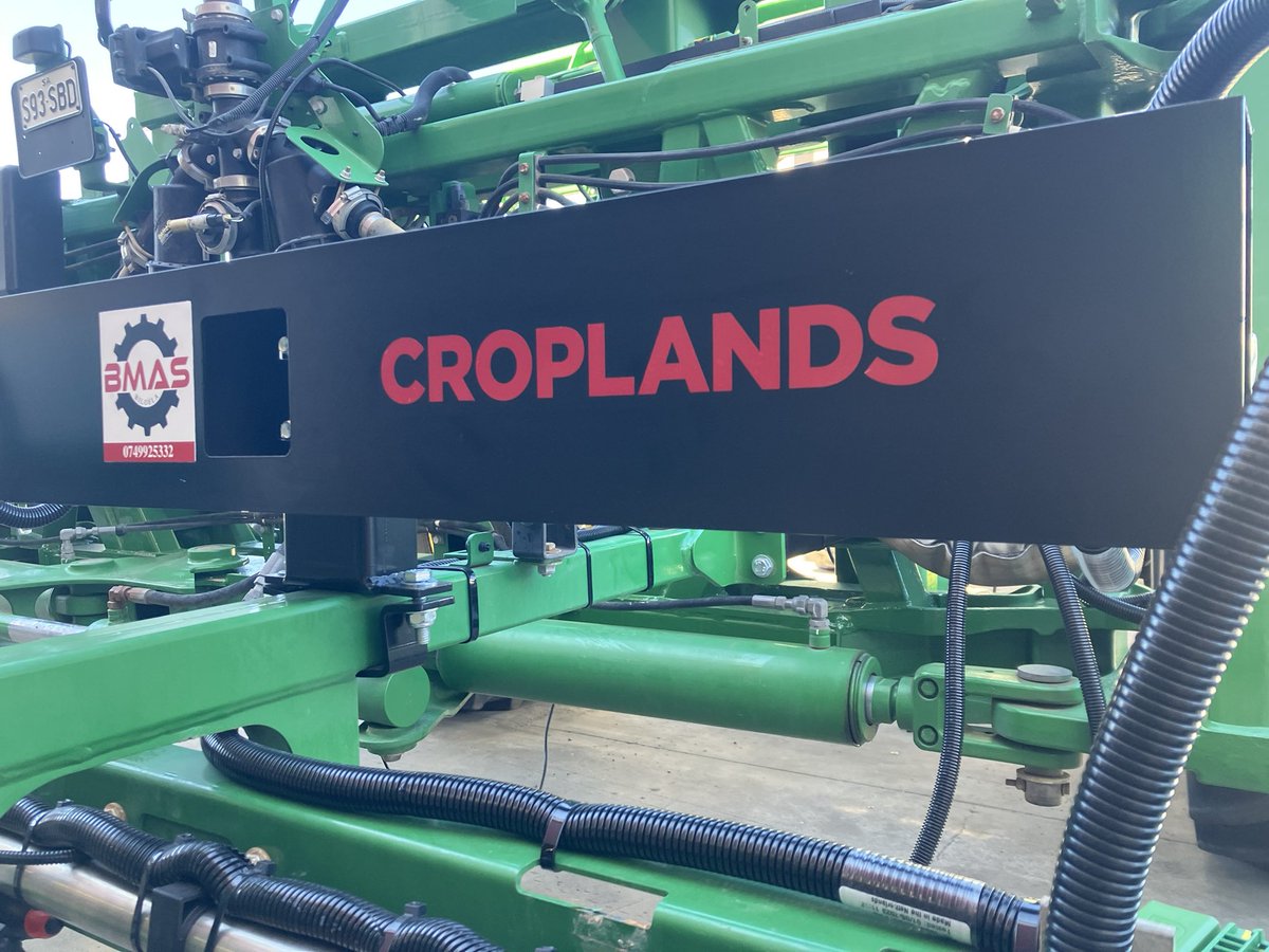 JrRennick's tweet photo. Don’t usually have this colour rig in our workshop but retrofit kits on existing SP sprayers are becoming very popular. Really tidy set up that’s also a cost effective way of getting WEED-IT’s unrivalled accuracy onto the farm. @Croplands https://t.co/encg11A5Xa