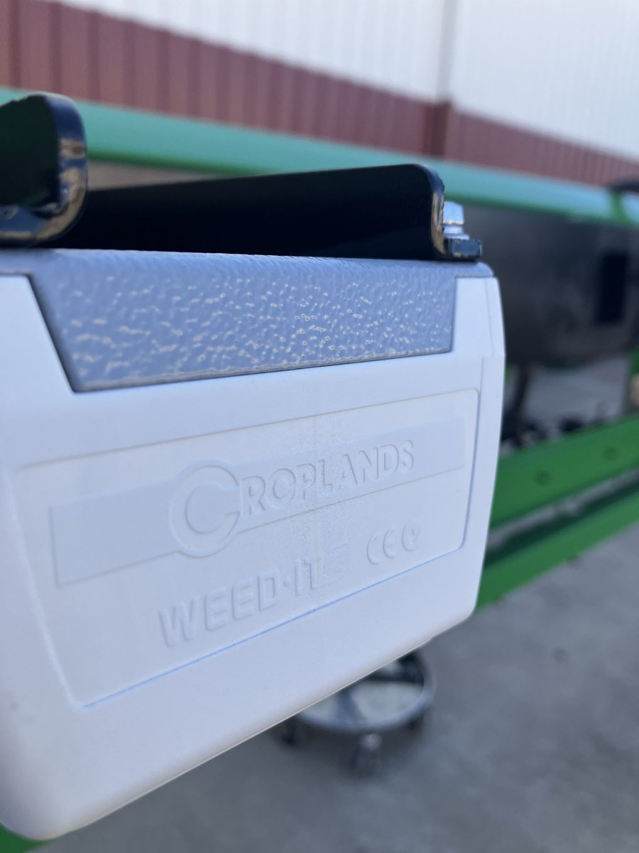 JrRennick's tweet photo. Don’t usually have this colour rig in our workshop but retrofit kits on existing SP sprayers are becoming very popular. Really tidy set up that’s also a cost effective way of getting WEED-IT’s unrivalled accuracy onto the farm. @Croplands https://t.co/encg11A5Xa