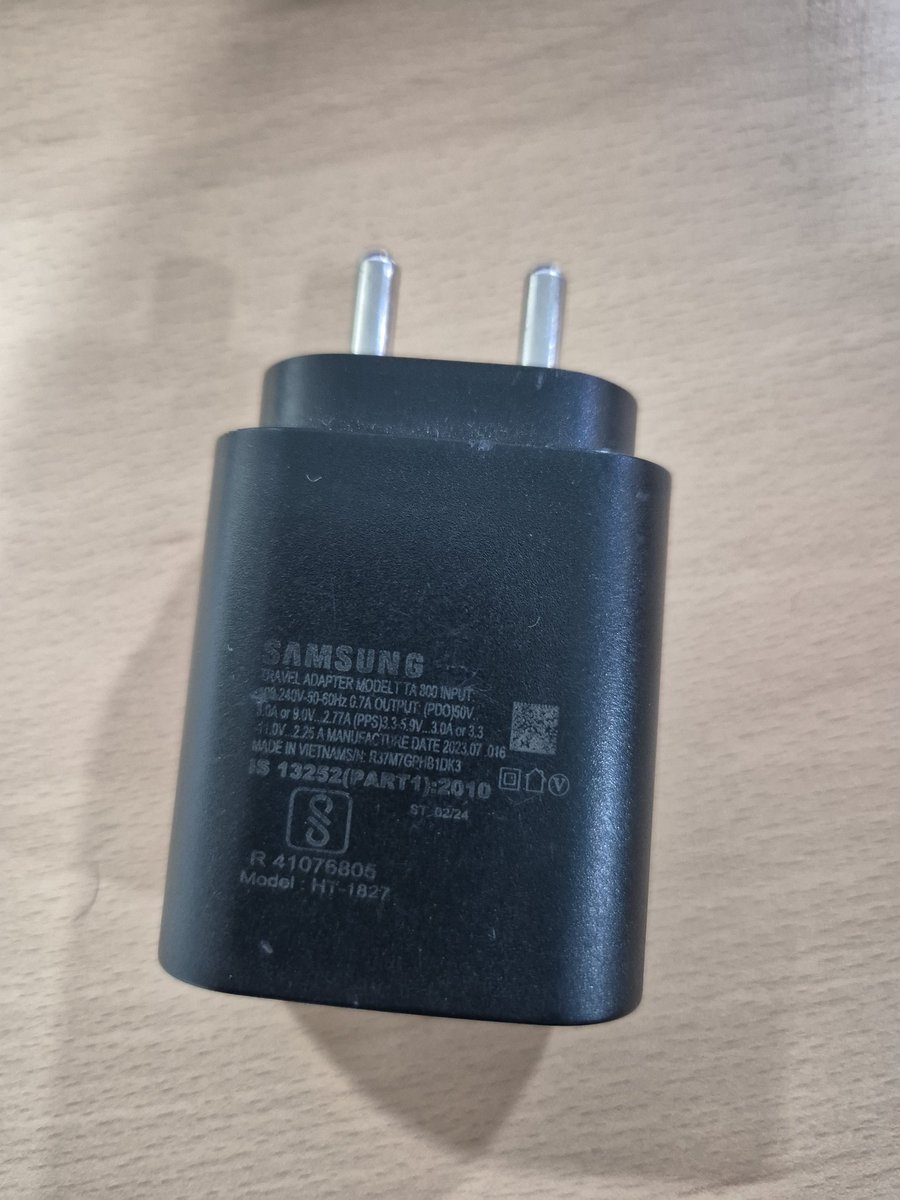 Samsung duplicate charger available in market.